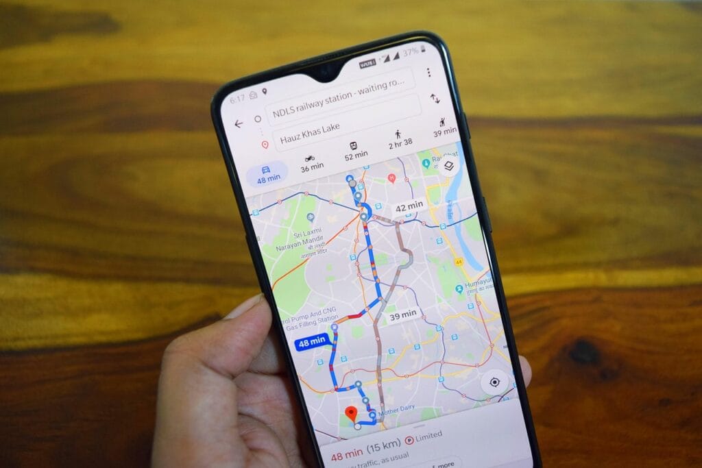 perbedaan gmb dan google maps