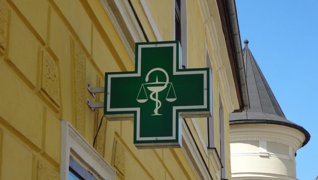 Klinik dan Apotek